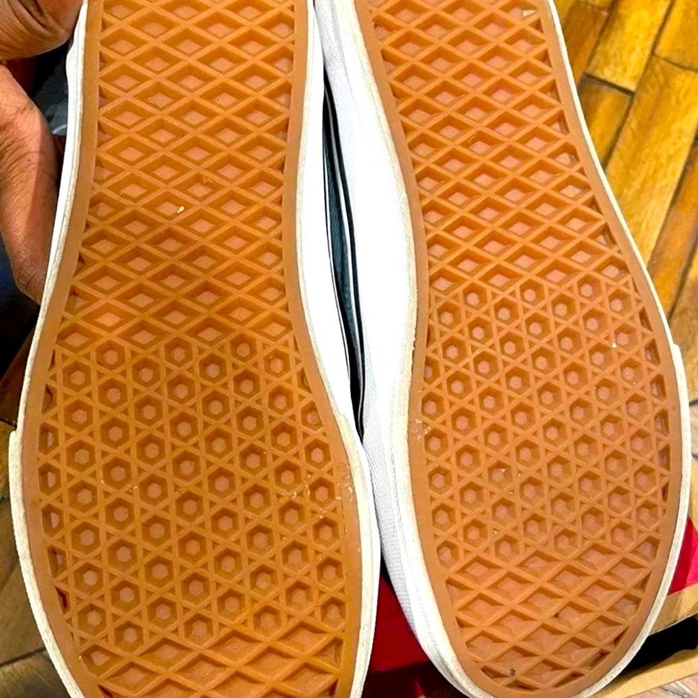 Vans - Picture 5 of 6